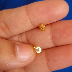 Beautiful New 2 Pairs Studs