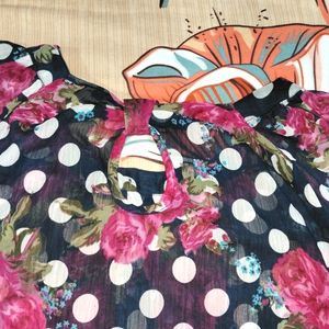 Like New Condition Flowered Printing Top 💐