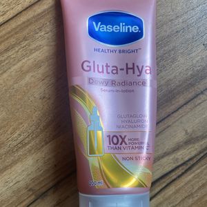 Vaseline Gluta-Hya Dewy Radiance Serum In Lotion