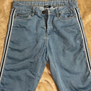 Nuon Light Blue Jeans