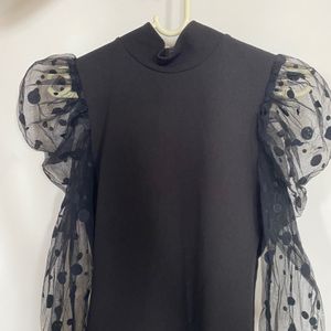 Pretty Black Top With Net Puff Sleeves