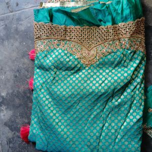 Sea Green Saree With Unstitched Blouse