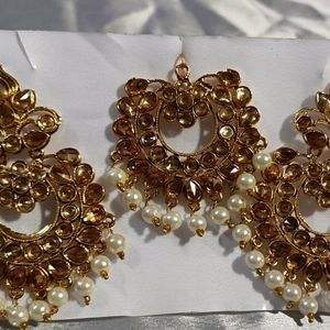 Stunning Golden Earrings With Mangtika