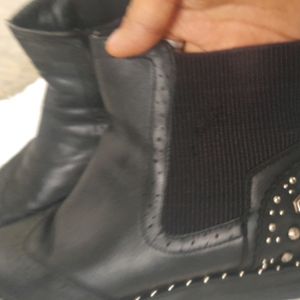 Black Boot