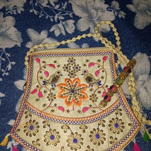 Sling Bag With Beautiful 🖊️ Pen