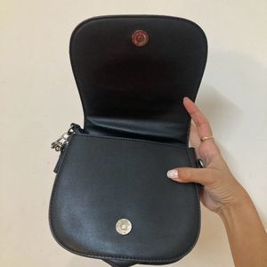 HM Casual Black Slingbag