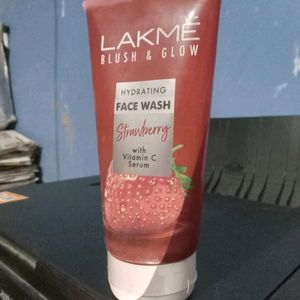 Lakme blush &glow hydrating face wash strawberry w