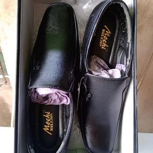 Black Derby Mochi Shoes