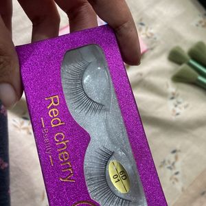 Eyelashes With Glue