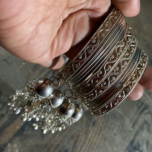 JUMKA HANGING SILVER BANGLES