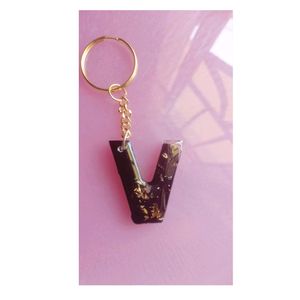 Resin Keychain Letter "V"