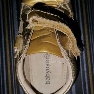 BabyOye Golden Sneaker for girl