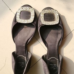 Roger Vivier Flats