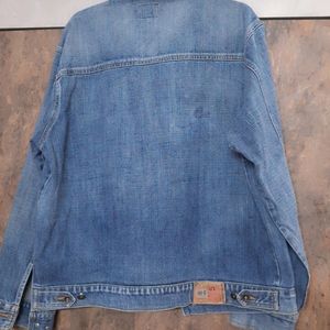 DENIM JACKET FOR THE STYLE AND FASHION..