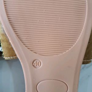 women 40-size fancy chappal