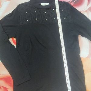 Black Winter Top With White Pearls