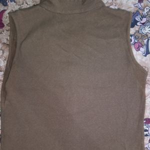 Collar Sleeveless Top