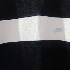 Nike T Shirt