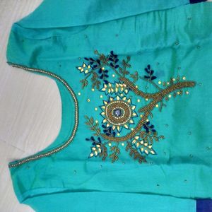 Rama Kurta & Blue Silk Dupatta