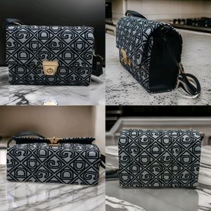 Crossbody Stylish Versatile Slingbag