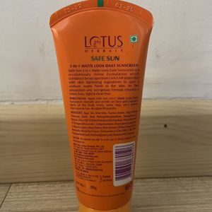 Lotus Herbal SPF 40 Sunscreen