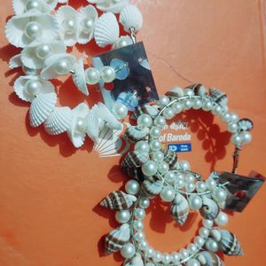 White Earing Set