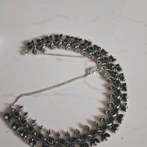 Swan Black Stoned Choker