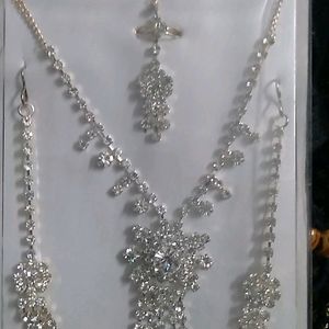 Beautiful Artificial Necklace Set With Mang Tika And Ring