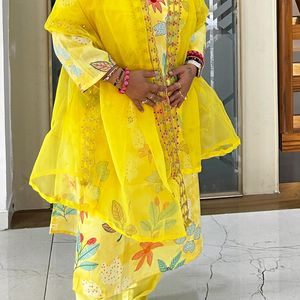 Women Embroidered Kurta Set