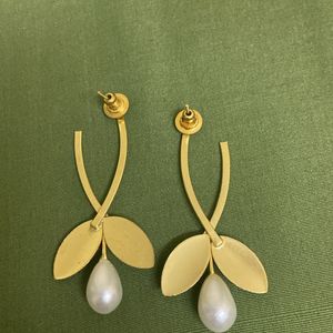 GOLDEN LEAF AND PEARL EARRINGS