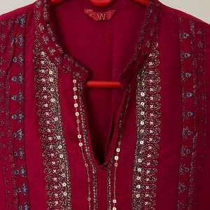 W red kurta