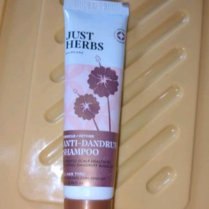 Just Herbs Hibiscus+ Vetiver Shampoo