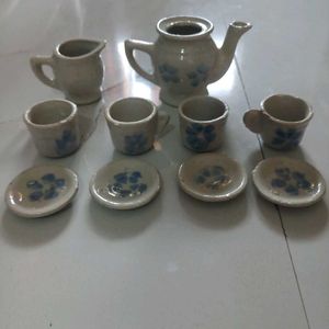 TOYS Porcelain Tea Cup And Saucers Set