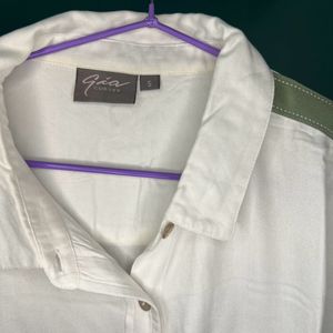 White Shirt With Green Border