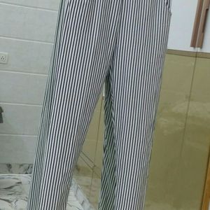 White Black Lining Pant😄