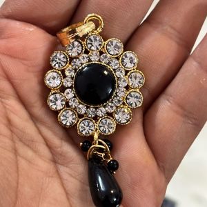 black Kundan Earrings And Pendant