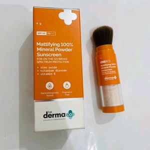 The Derma Co Mattifying Mineral Powder Sunscreen