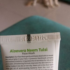 Globus Naturals Aloevera Neem Tulsi Face Wash