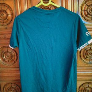 T-shirt size 32