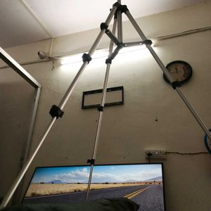 Heavy Tripod with Mobile Hold