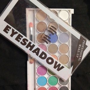 24 Colour Eyeshadow For Womens