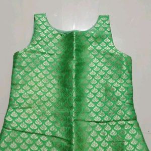 Sleeveless Ethnic kurta