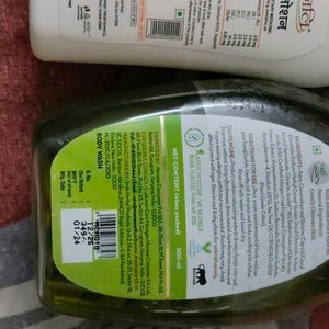 Mamaearth BODY WASH + Patanjali Lotion 2pc