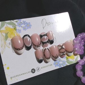 Pressonnails (Nude Coquette Nails)