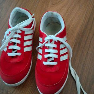 Unisex Sports Shoes Size 7