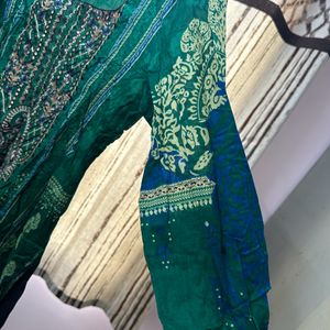 Perfect Pakistani kurta With Chiffon Dupatta