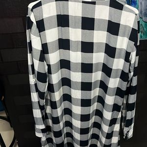 🖤🤍Beautiful Black N White Checks Long Top🤍🖤