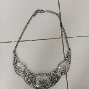 Hasli Neckless