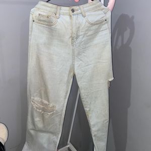 Torn High Waist Jeans