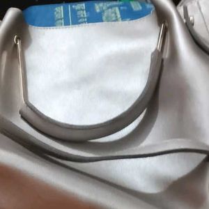 Woman Beige Zipper Handbag